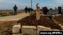 Saqtaki qabristanda Edem Asanovnıñ qabiri