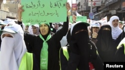 Иорданиялык аялдар саясий реформаны талап кылган демонстрацияда. 2012-жыл.