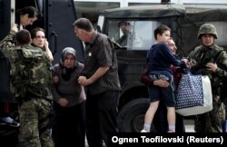 Евакуація цивільних з лінії вогню, Куманово, Македонія, 9 травня 2015 року