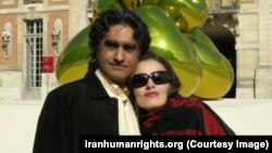 کارن وفاداری فارغ‌التحصیل رشته مهندسی الکترونیک و مدیریت از دانشگاه نیویورک است. آفرین نیساری نیز فارغ‌التحصیل رشته معماری است.