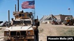 دونالد ترامپ ماه گذشته اعلام  کرد دو  هزار نظامی آمریکایی از سوریه خارج می‌شوند. 