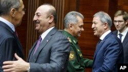 وزیران دفاع (راست) و خارجه ترکیه و روسیه در مسکو دیدار کرده‌اند