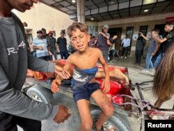 Момче е ранено от израелски обстрел в близост до център за помощи, 20 юли 2025 г.