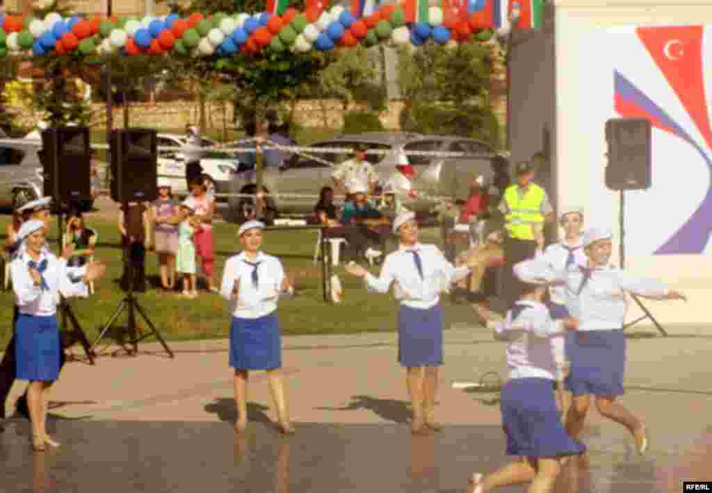 İstanbul Sabantuyı - 2009 - İstanbulda Topkapı mädäniät parkında uzgan tatar sabantuyı. Selman Yeşil fotoları © tawish.org