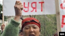 Кыргызстандагы 2005-жылкы Жогорку Кеңешке шайлоо өнөктүгү чоң казаттын башы сыяктуу коогалаң менен башталган.