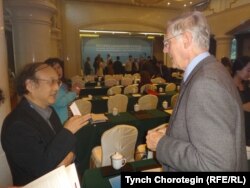 Профессорлор Такао Нишиваки менен Карл Райхл (оңдо). Бээжин. 19-20.10.2015.