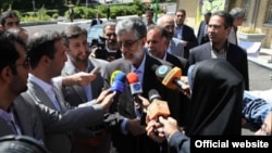 غلامعلی حداد عادل، عضو مجمع تشخیص مصلحت نظام (وسط)