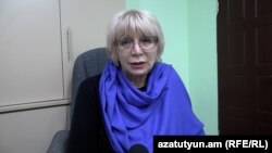 Ստեփանավանի թիվ 2 դպրոցի նախկին տնօրեն Լիլիա Հարությունյանը զրուցում է «Ազատության» հետ, Ստեփանավան, 19-ը սեպտեմբերի, 2025թ.