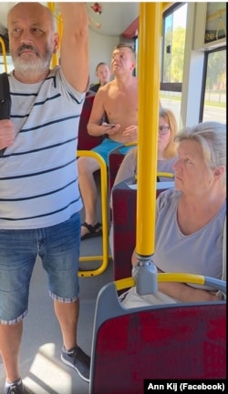 Автобус, у якому їхала польська активістка