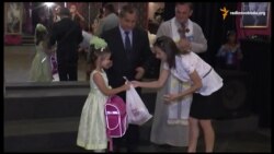 Івано-франківським дітям-сиротам до Дня знань подарували портфелі