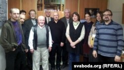 Удзельнікі Таварыства ўкраінскай літаратуры, у пярэднім шэрагу — Наталка Бабіна