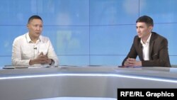 Майор Айбек Камчыбеков жана улук лейтенант Марлис Осмонбеков "Азаттыкка" маек берип жаткан учуру