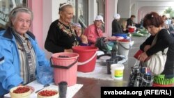 Чарніцы на гомельскіх рынках прапануюць на кожным кроку