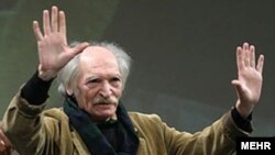 محمود دولت آبادی