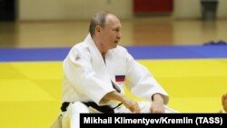 Лідер РФ Володимир Путін бере участь у тренуванні з членами збірної Росії з дзюдо у Сочі, 14 лютого 2019 року