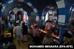 تصویری از کنیسه جربه به هنگام مراسم امسال یهودیان در این مکان