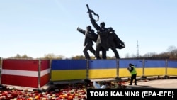 Монумент советским солдатам в Риге на 9 мая, сейчас демонтирован