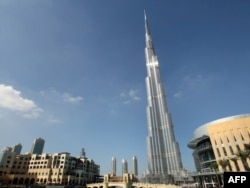 Самое высокое здание на сегодня - небоскреб "Бурдж-Халифа". Дубай, 3 января 2010 года.