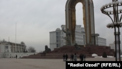 Площадь Исмоили Сомони в Душанбе. Раньше эта площадь носила имя Ленина