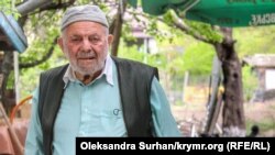 Шавер-аг'а на порозі власного будинку в Сімферополі