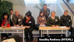 2010-cu il parlament seçkilərində müşahidəçilər.