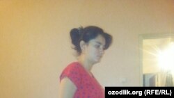 Yunusobod tumani ichki ishlar bo‘limining o‘zini tanishtirmagan mulozimi, 7 avgust kuni shunday voqea bo‘lganini tasdiqladi va bu ishga Xotira maydoni uchastka noziri Bobur To‘xtaev mas’ul ekanligini aytgan.