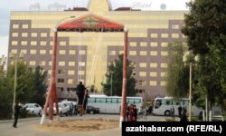 Paýtagtda dikilen hiňňildik