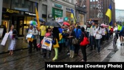 Хода «Проти російської агресії» на головній вулиці Гельсінкі, 2014 рік. Організовано Товариством українців у Фінляндії