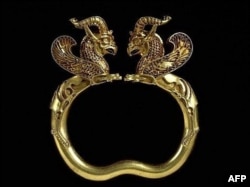 Намунае аз "Хазинаи Омударё"