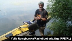 Мандрівник Сергій Гордієнко і його човен