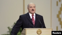 Олександр присягає втретє на інавгурації президента. Мінськ, 2011 рік.