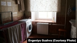 Общая прачечная, она же душевая, в московском хостеле