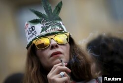 Участница одного из маршей сторонников легализации марихуаны