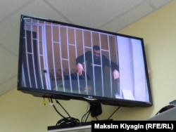 На слушаниях по УДО Олег Навальный присутствовал по видеосвязи