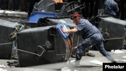 Armenia - Riot police remove a barricade on Marshal Bagramian Avenue, Yerevan, 6July2015.