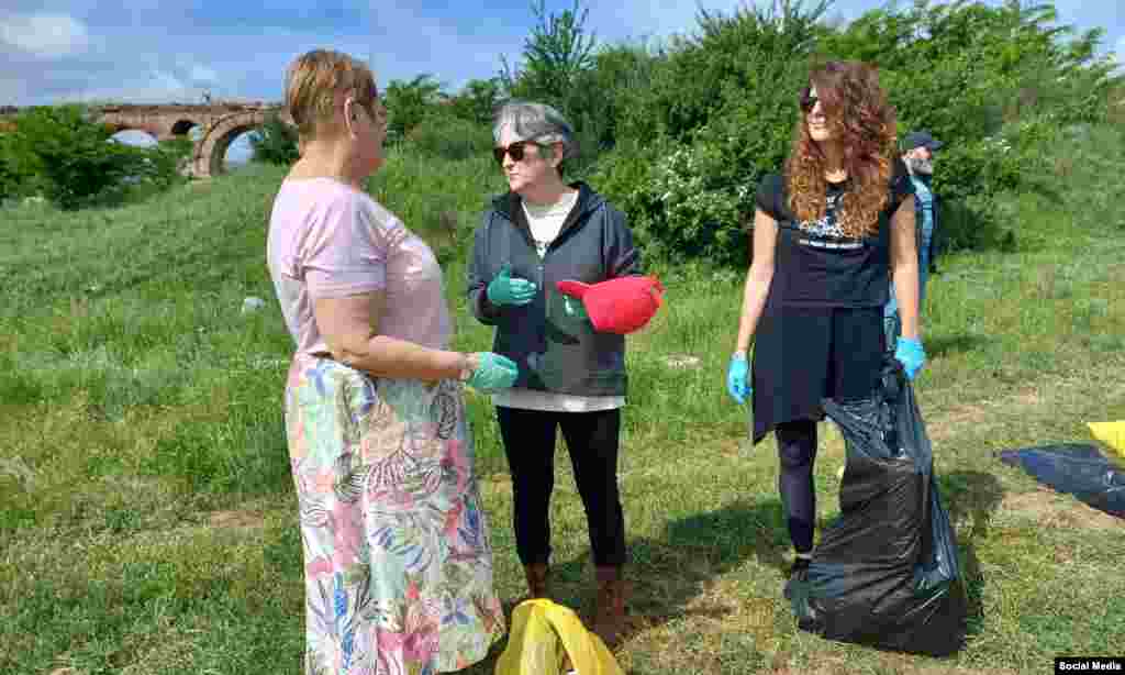 Hiljadama volontera pridružila se i ministrica obrazovanja i nauke Vesna Janevska.