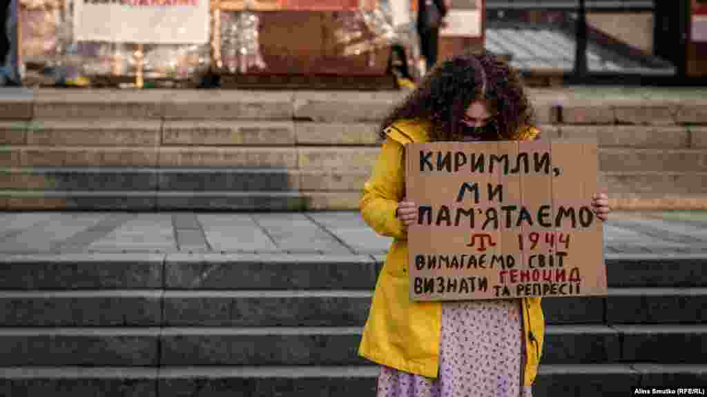 &laquo;Qırımlı, biz unutmadıq&raquo;&nbsp;&ndash; aktsiya iştirakçisiniñ plakatındaki yazı&nbsp; &nbsp;