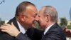 Встреча президентов России и Азербайджана - Владимира Путина (справа) и Ильхама Алиева -
 в Баку, 8 августа 2016 г․