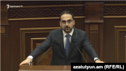 Вице-премьер, комендант режима ЧП Тигран Авинян (архив)