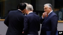 Macarıstanın Baş naziri Viktor Orban Brüsseldə Aİ sammitində.