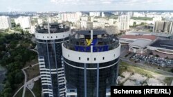 Як можна пояснити, що у рік перемоги фірми «Укрбудмонтаж» на тендері, у родини Орлова з’явились квартири у зведених Микитасем ЖК «Сонячна Рів’єра» (на фото) та «Верховина»?