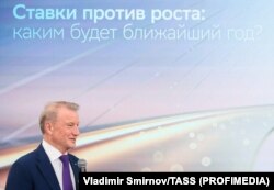 Россия Сбербанки бошқарув кенгаши раиси Герман Греф Санкт-Петербург халқаро иқтисодий форумида. 2025 йил, 20 июнь.
