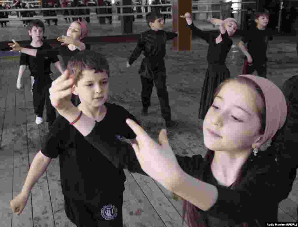 &quot;ХьалагIаттал, Асет, хьо хьали...&quot;