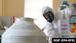 Ռուսաստան - Նիկոլայ Գամալեյայի անվան գիտական կենտրոնում մշակում են կորոնավիրուսի դեմ պատվաստանյութը, Մոսկվա, օգոստոս, 2020թ.