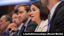 Сьвятлана Ціханоўская падчас выступу ў Брусэлі, 25 чэрвеня 2025 году