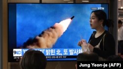 Հարավկորեական հեռուստատեսությունը հաղորդում է Հյուսիսային Կորեայի կողմից հրթիռային փորձարկումների մասին, Սեուլ, 10-ը սեպտեմբերի, 2019թ․