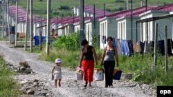 Министр по делам беженцев обвинил прошлые власти в строительстве некачественных жилых домов для беженцев: речь идет о нескольких поселках, в которых были возведены коттеджи сразу после российско-грузинской войны