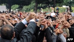 تظاهرکنندگان در برابر وزارت کشور تونس 