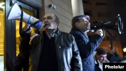 Armenia - Edmon Marukian (L) and Nikol Pashinian, leaders of the opposition Yelk alliance, address supporters rallying in Yerevan, 19Jan2018.