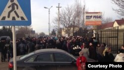 За всю историю существования молодой республики это первая публичная акция протеста, в которой участвовали дети. Фото Ахмеда Мархиева